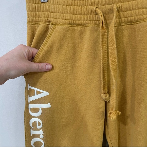 Abercrombie & Fitch Set Yellow Crewneck Sweatshirt Sweatpant Set Size Small - Picture 10 of 10